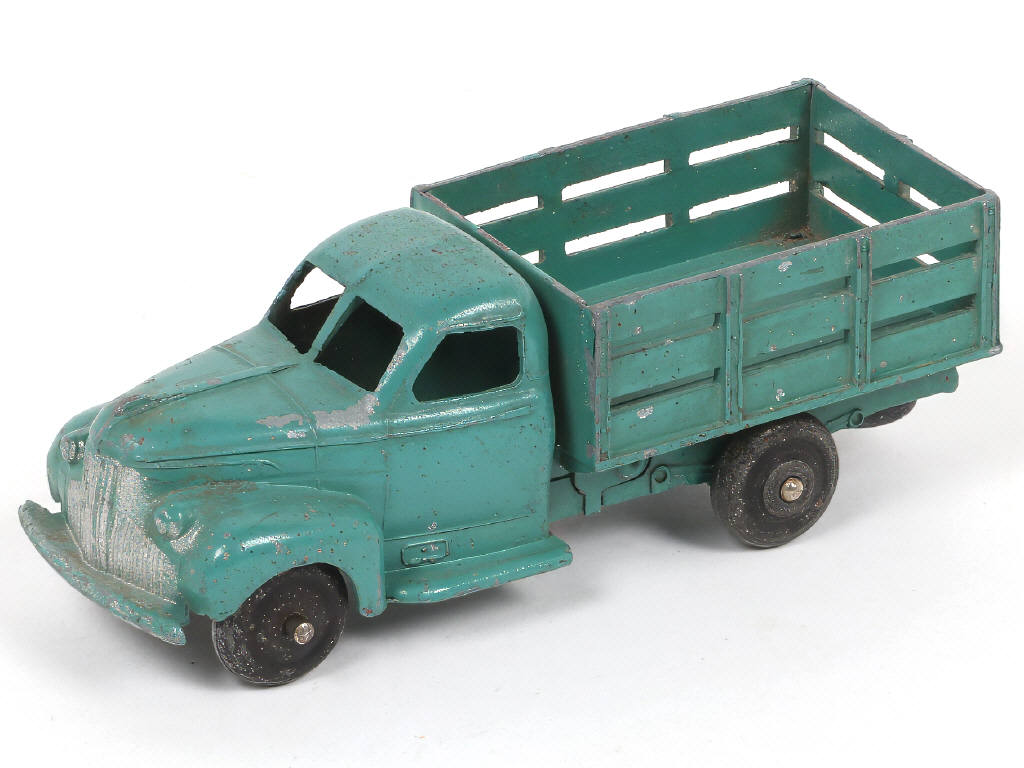 Lot 268 - DINKY TOYS (FRANCE) (1)