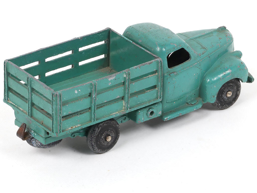 Lot 268 - DINKY TOYS (FRANCE) (1)