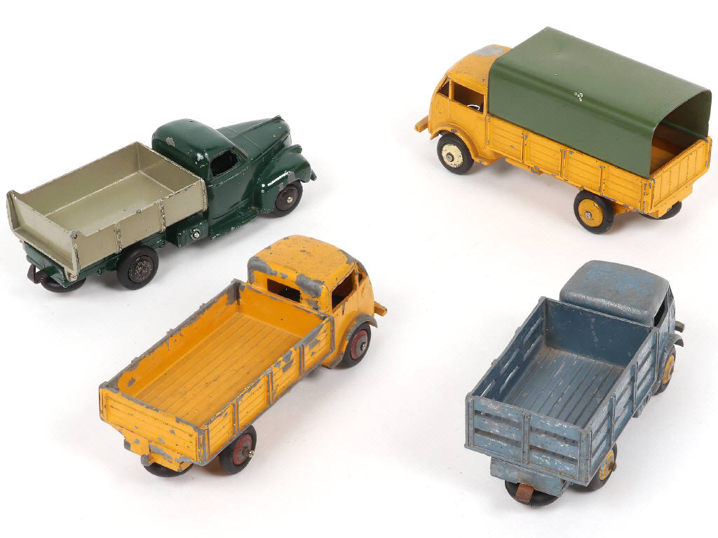 Lot 297 - DINKY TOYS (FRANCE) (4)