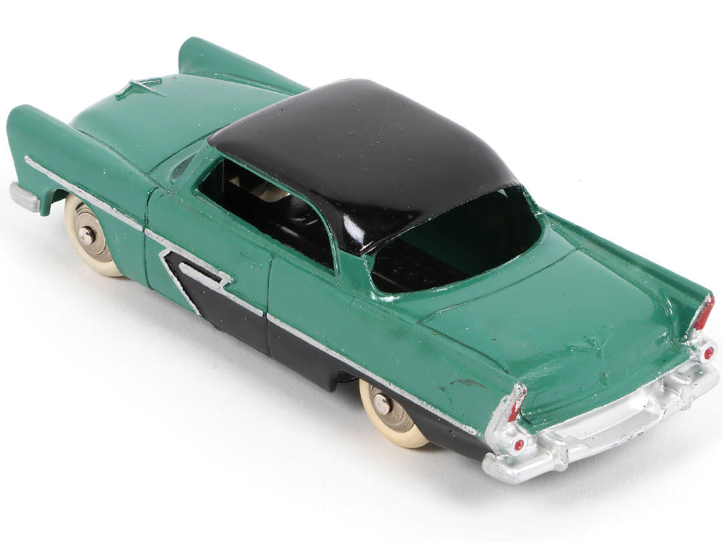 Lot 272 - DINKY TOYS (FRANCE) (1)