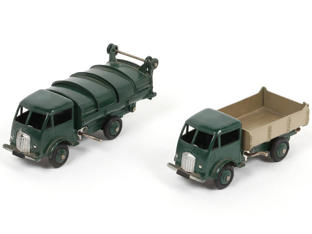 Lot 284 - DINKY TOYS (FRANCE) (2)