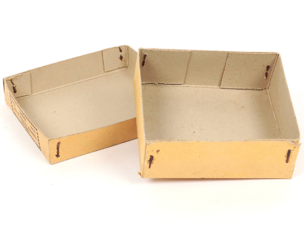 Lot 262 - DINKY TOYS (FRANCE) (1)
