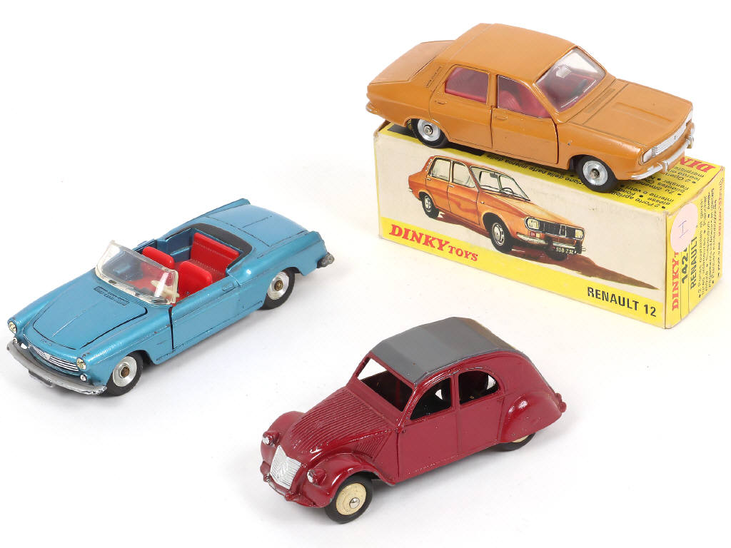Lot 292 - DINKY TOYS (FRANCE) (3)