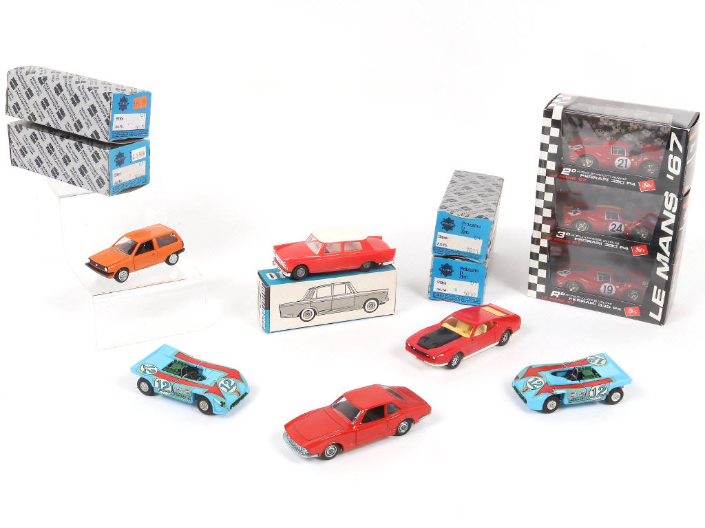 Lot 54 - DIVERS (12)