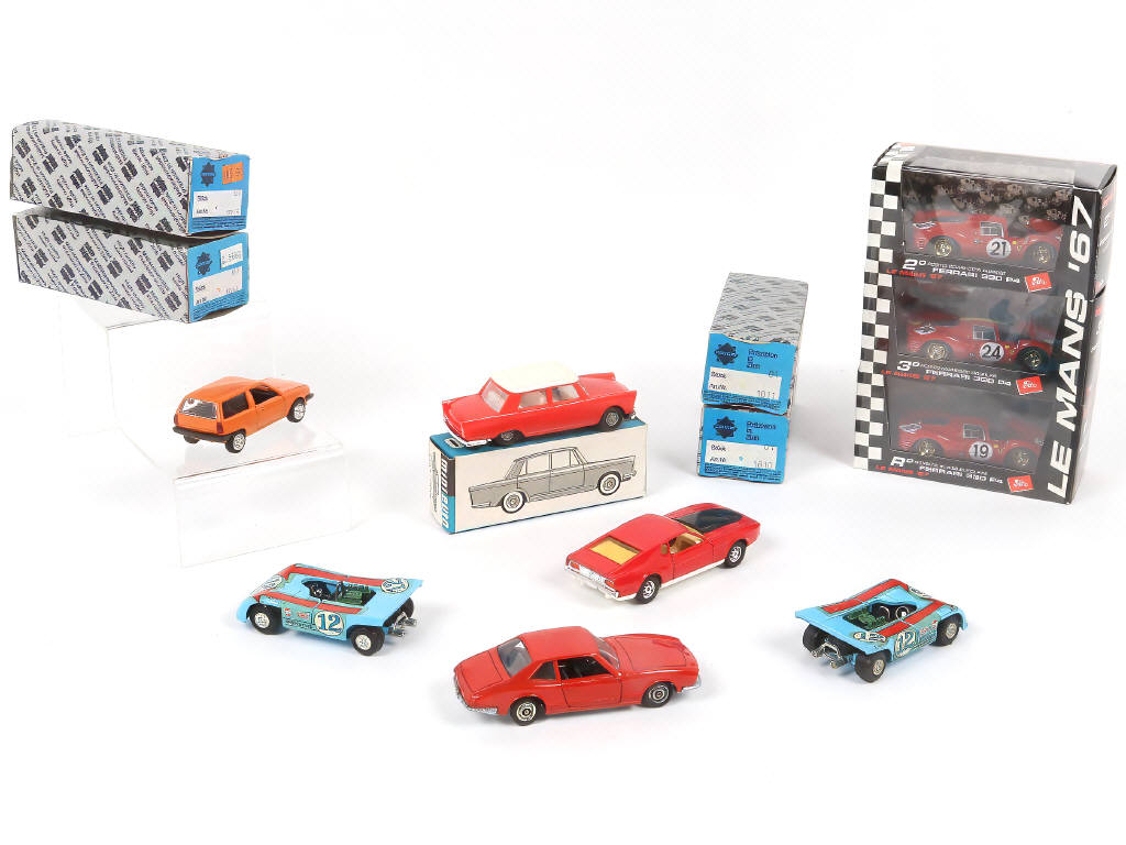 Lot 54 - DIVERS (12)