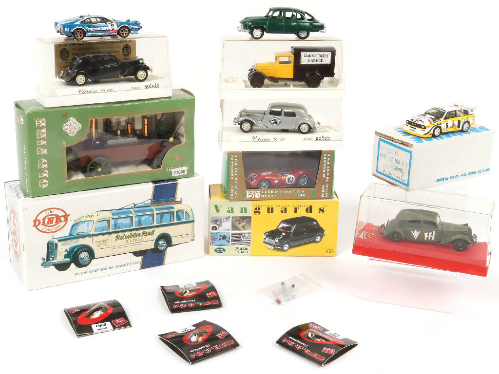 Lot 61 - DIVERS (16)