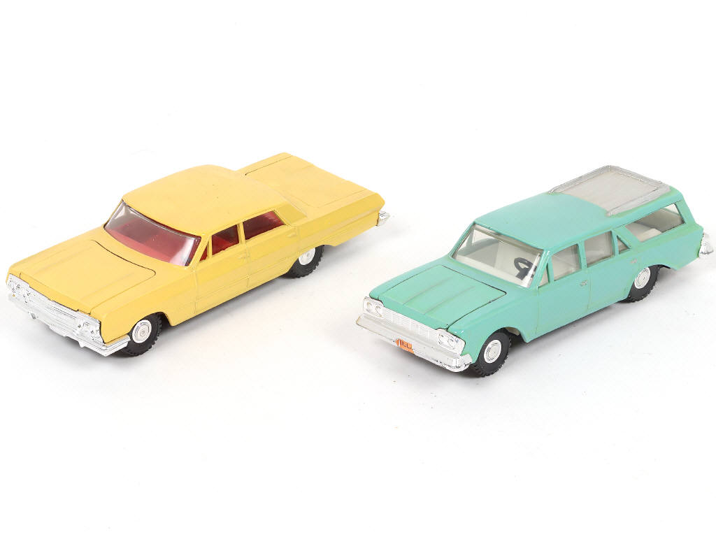 Lot 239 - DINKY TOYS (GB) (2)