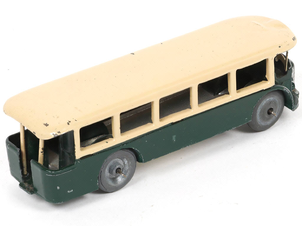 Lot 271 - DINKY TOYS (FRANCE) (1)