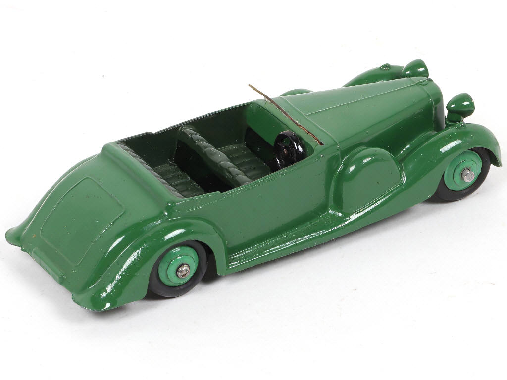 Lot 206 - DINKY TOYS (GB) (1)