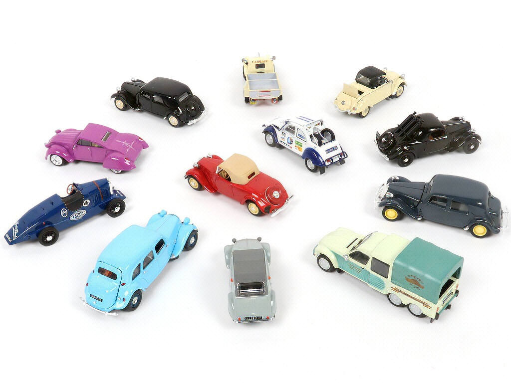 Lot 62 - DIVERS (12)