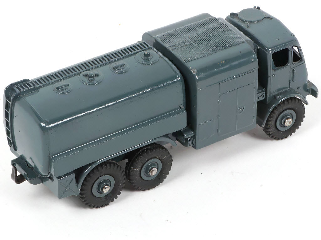 Lot 266 - DINKY TOYS (GB) (3)