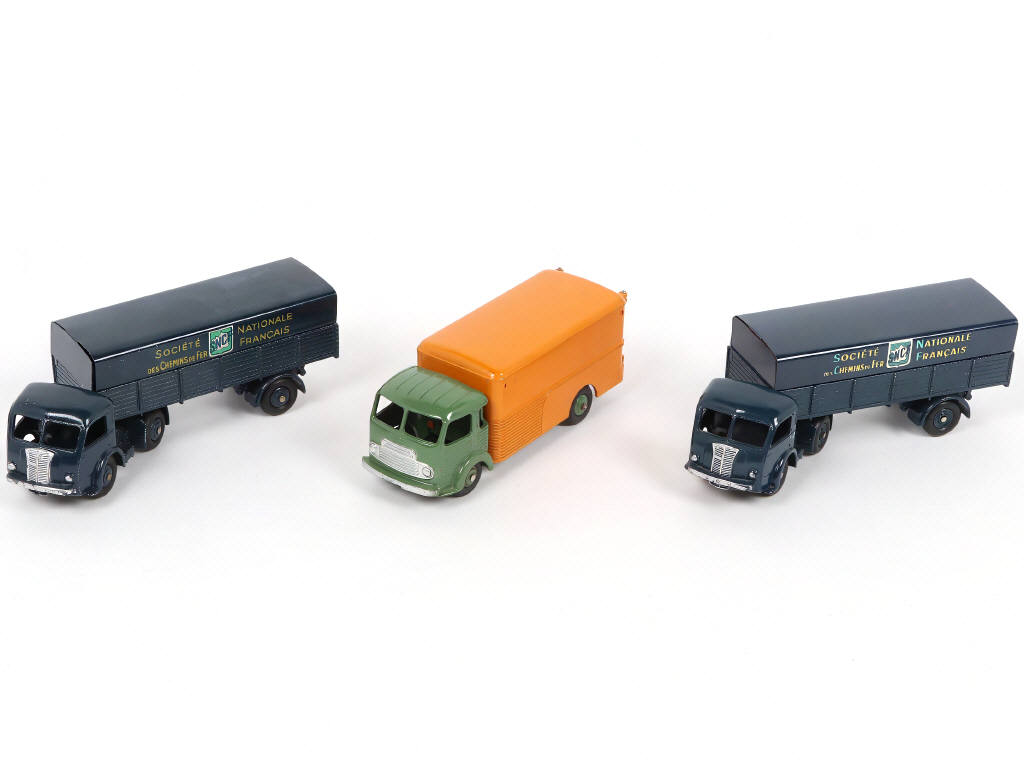 Lot 326 - DINKY TOYS (FRANCE) (3)