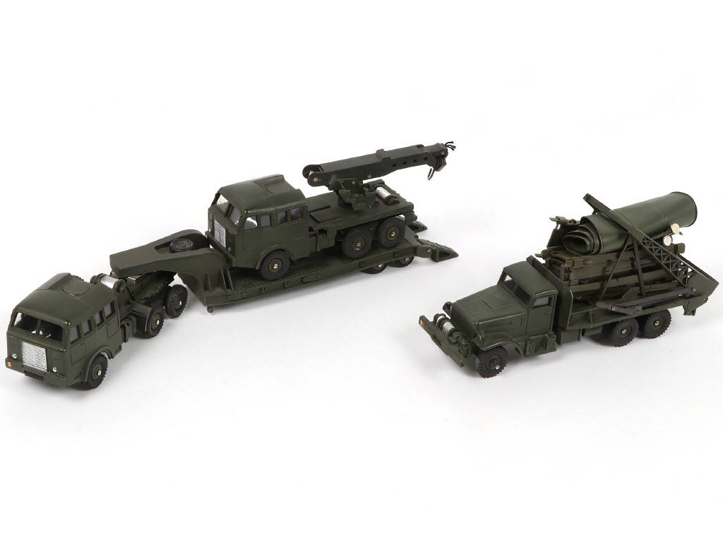 Lot 327 - DINKY TOYS (FRANCE) (3)