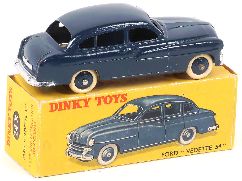 Lot 305 - DINKY TOYS (FRANCE) (1)