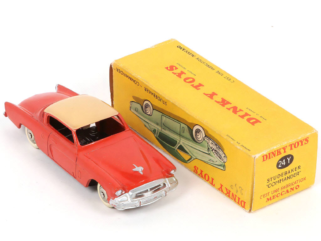 Lot 306 - DINKY TOYS (FRANCE) (1)