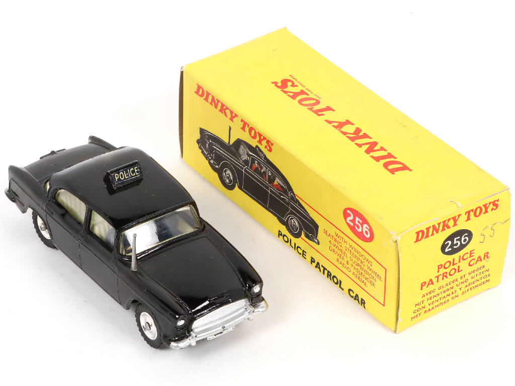 Lot 262 - DINKY TOYS (GB) (2)