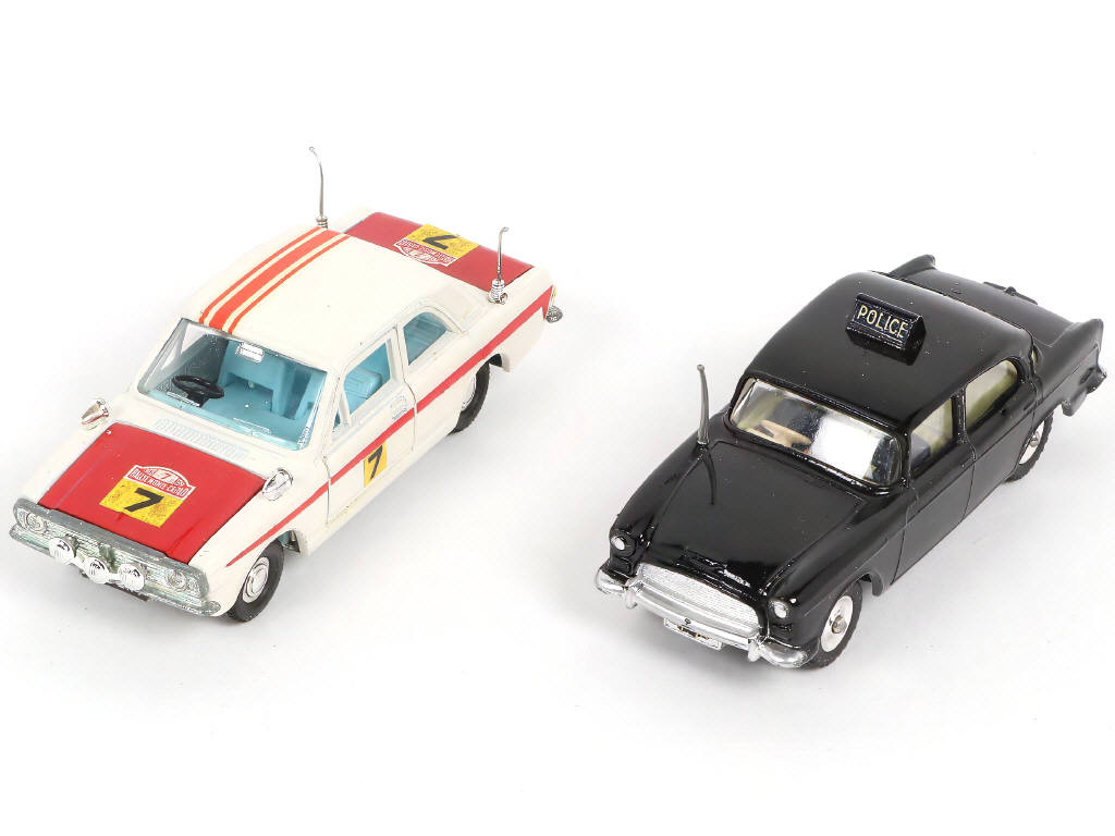 Lot 262 - DINKY TOYS (GB) (2)