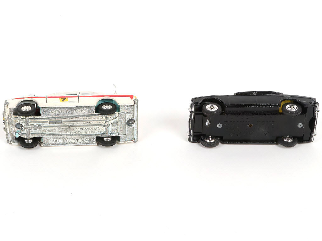 Lot 262 - DINKY TOYS (GB) (2)