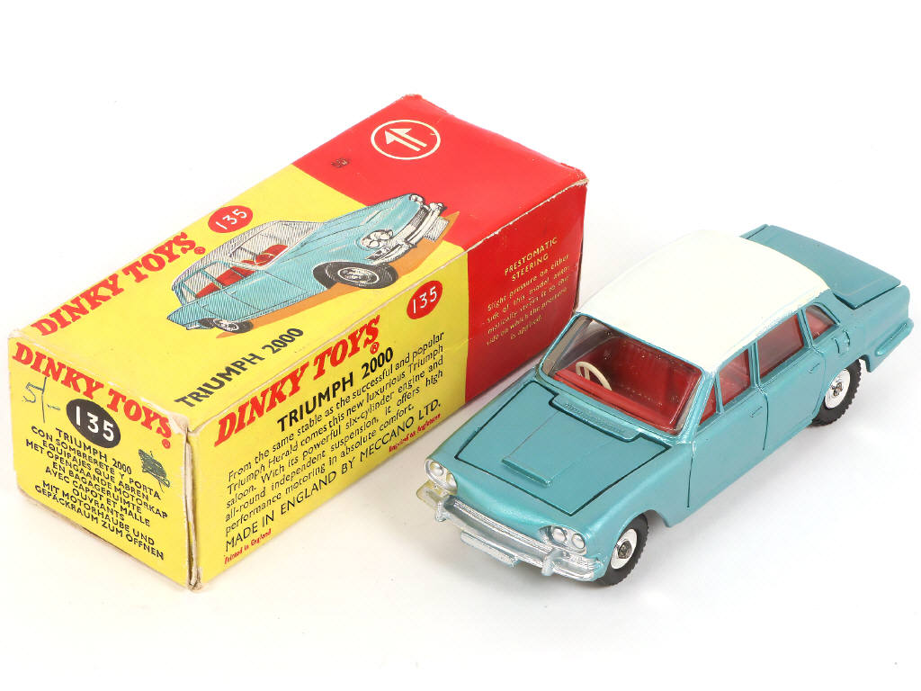 Lot 261 - DINKY TOYS (GB) (2)