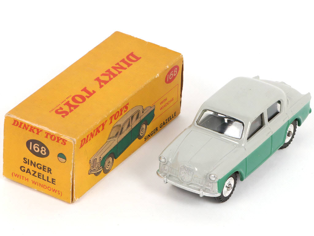 Lot 261 - DINKY TOYS (GB) (2)