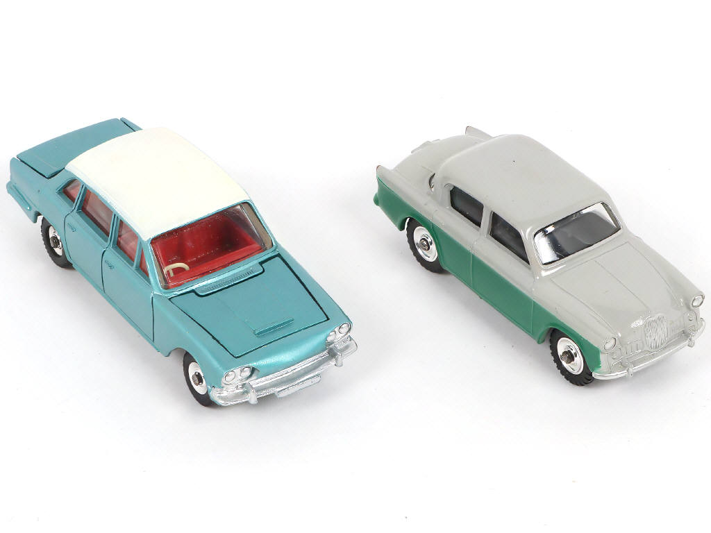 Lot 261 - DINKY TOYS (GB) (2)