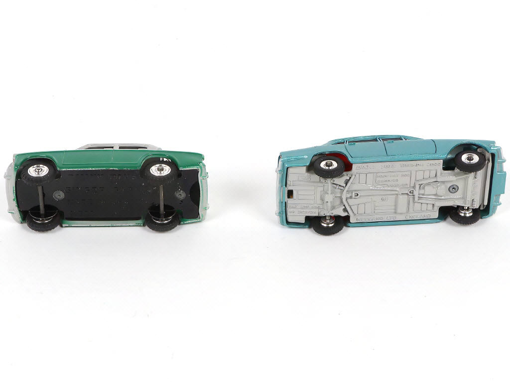 Lot 261 - DINKY TOYS (GB) (2)