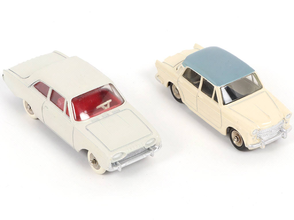 Lot 320 - DINKY TOYS (FRANCE) (2)