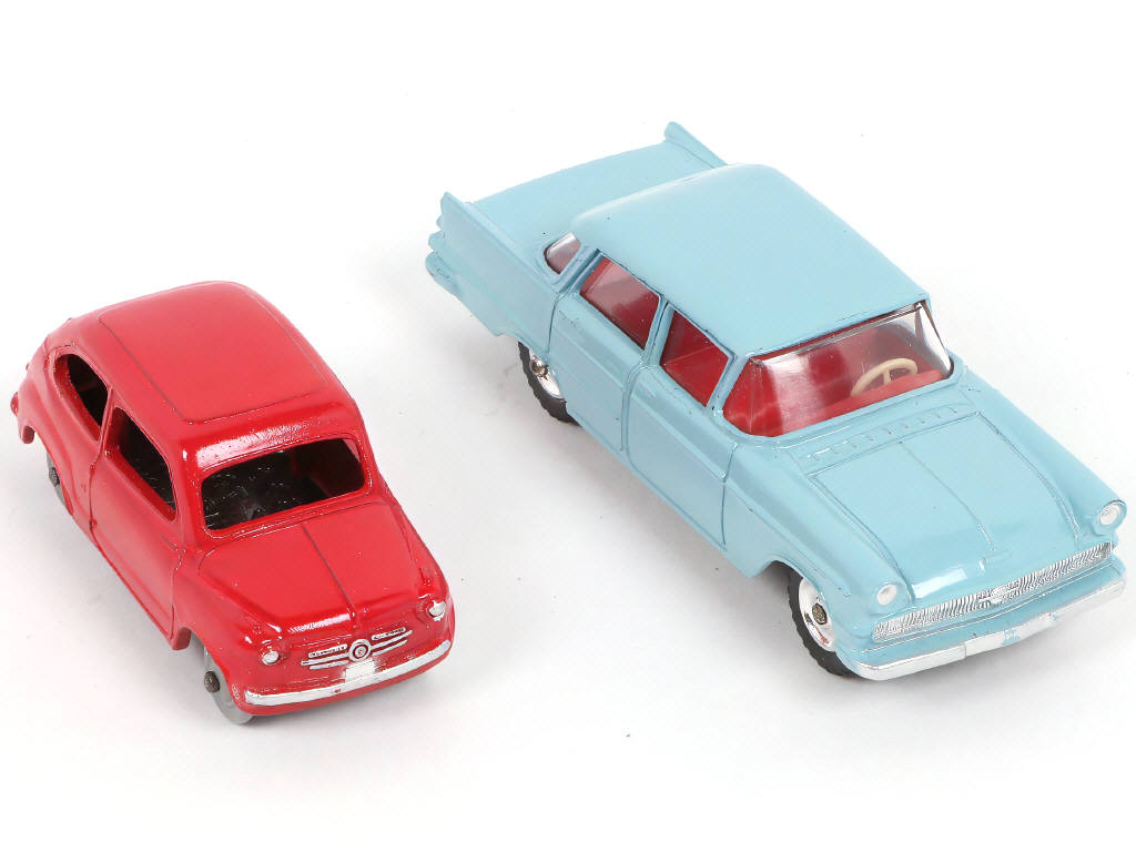 Lot 259 - DINKY TOYS (GB) (2)