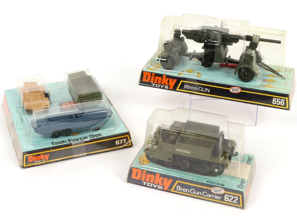 Lot 265 - DINKY TOYS (GB) (3)