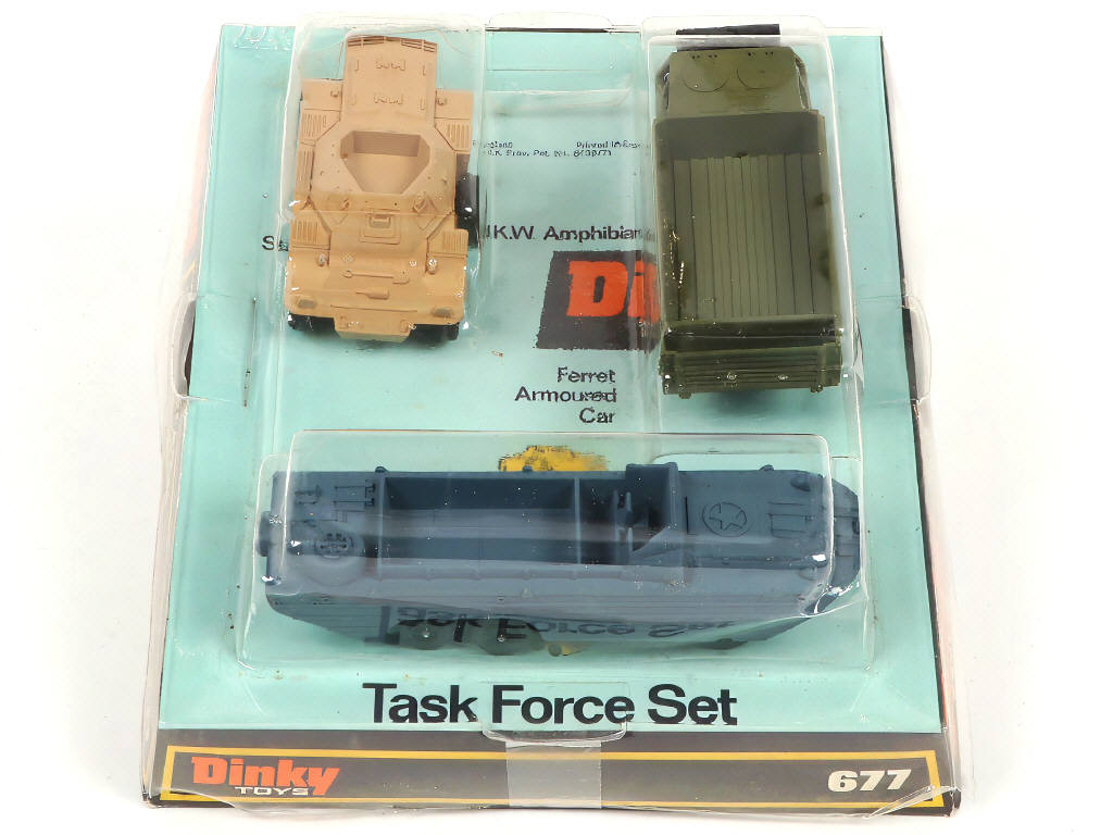 Lot 265 - DINKY TOYS (GB) (3)