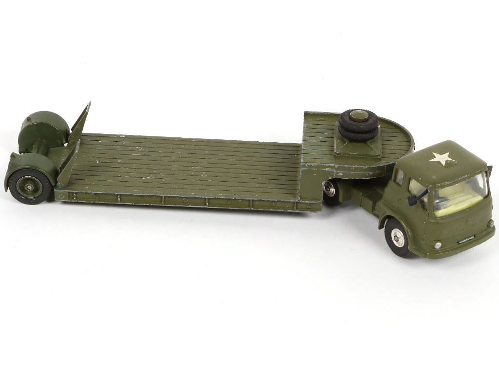 Lot 174 - CORGI TOYS (GB) (3)