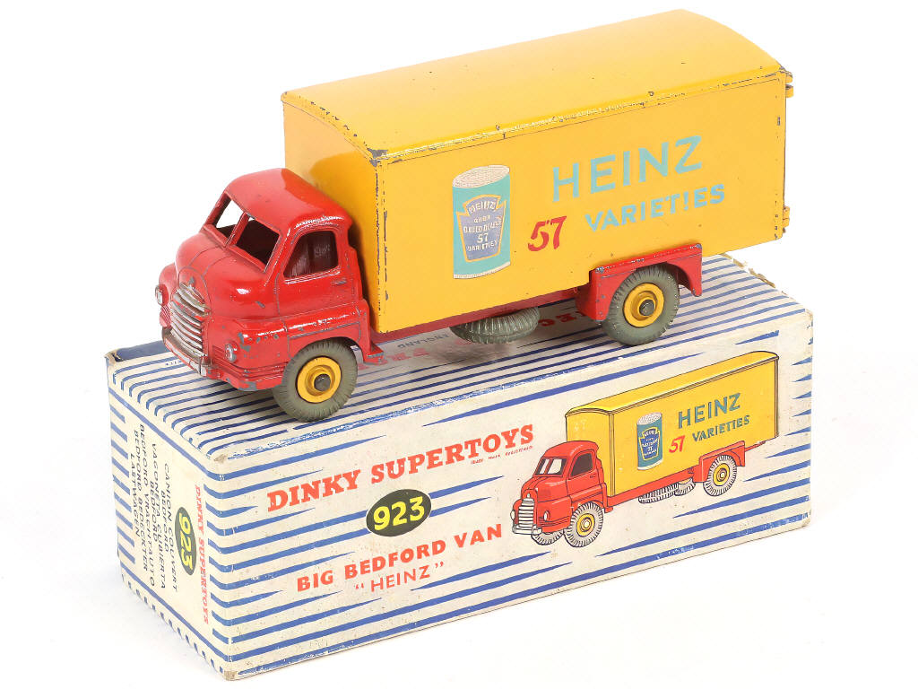 Lot 253 - DINKY TOYS (GB) (1)