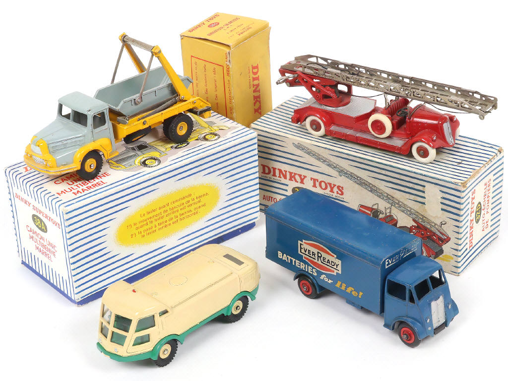 Lot 334 - DINKY TOYS (FRANCE) (4)