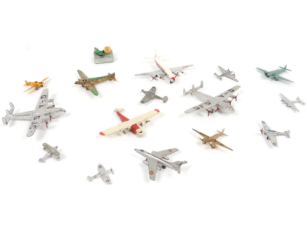 Lot 287 - DINKY TOYS (16)