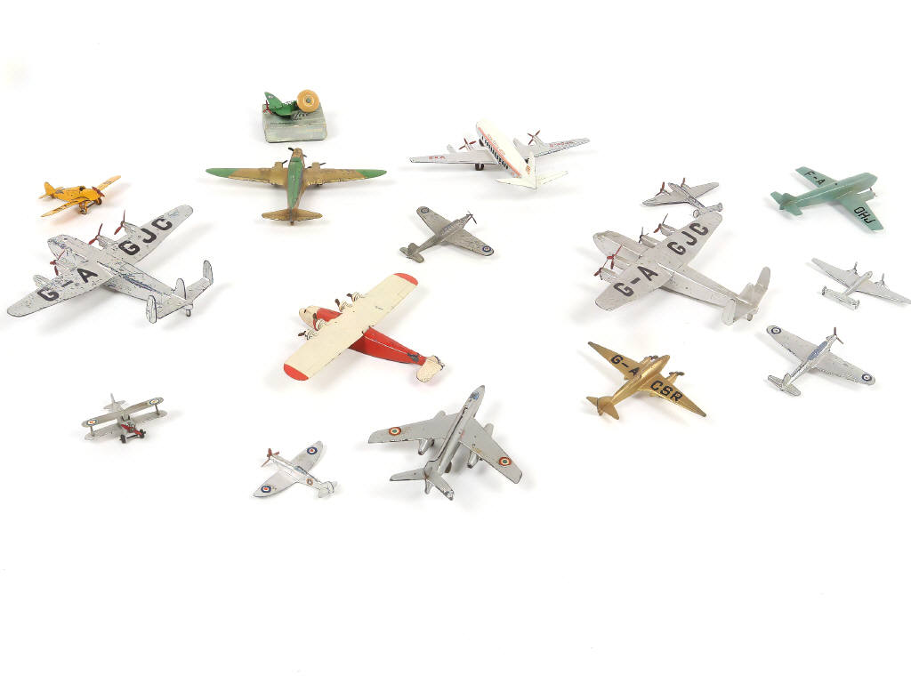 Lot 287 - DINKY TOYS (16)