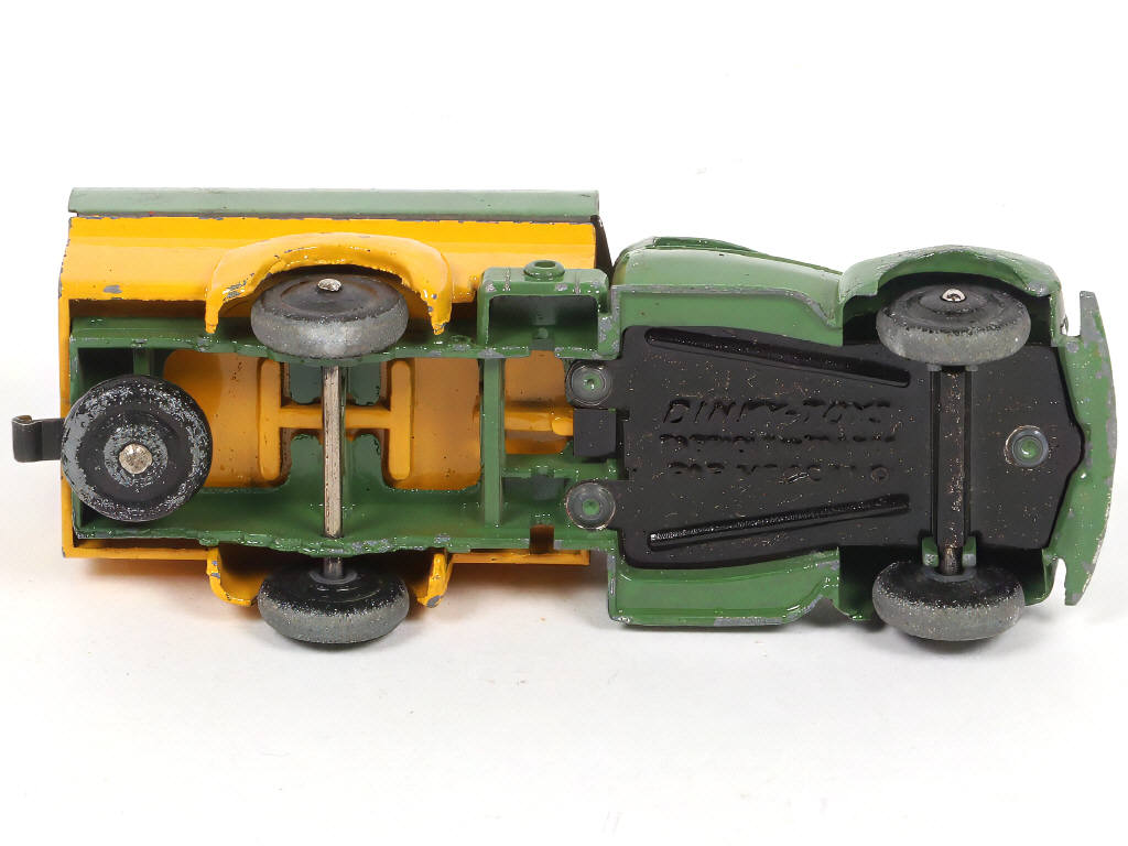 Lot 316 - DINKY TOYS (FRANCE) (1)