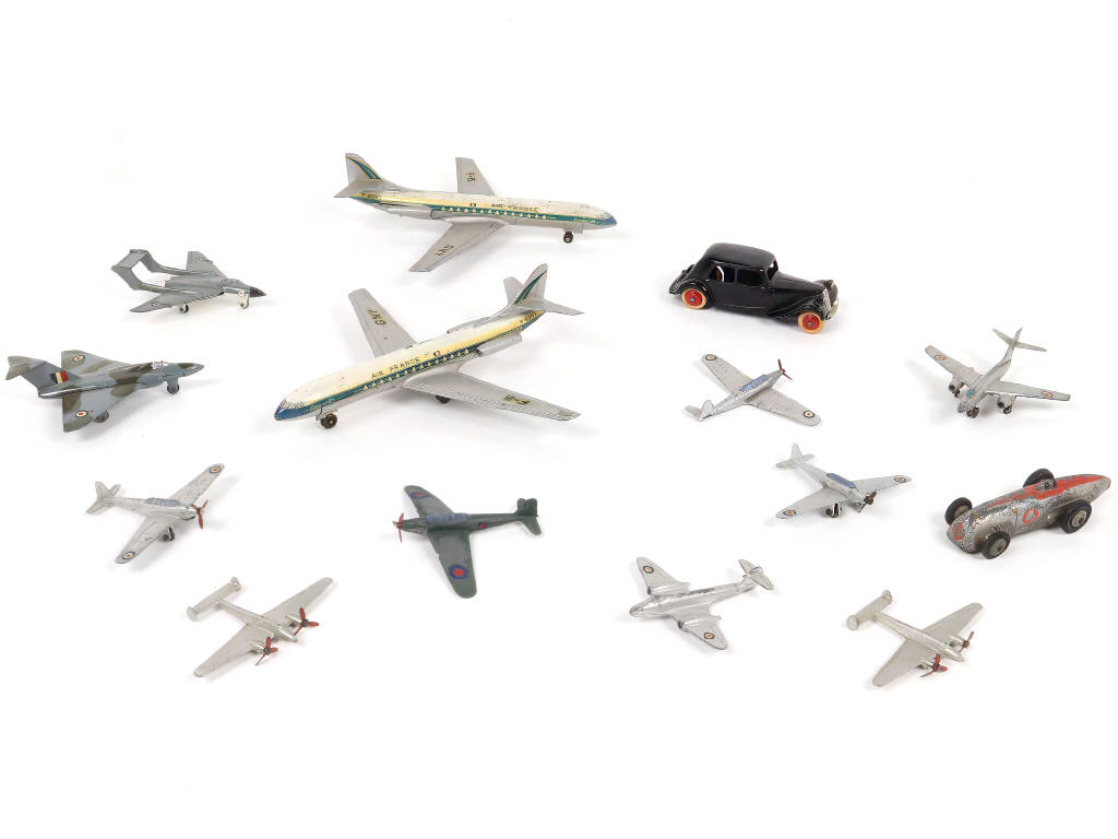 Lot 286 - DINKY TOYS (14)