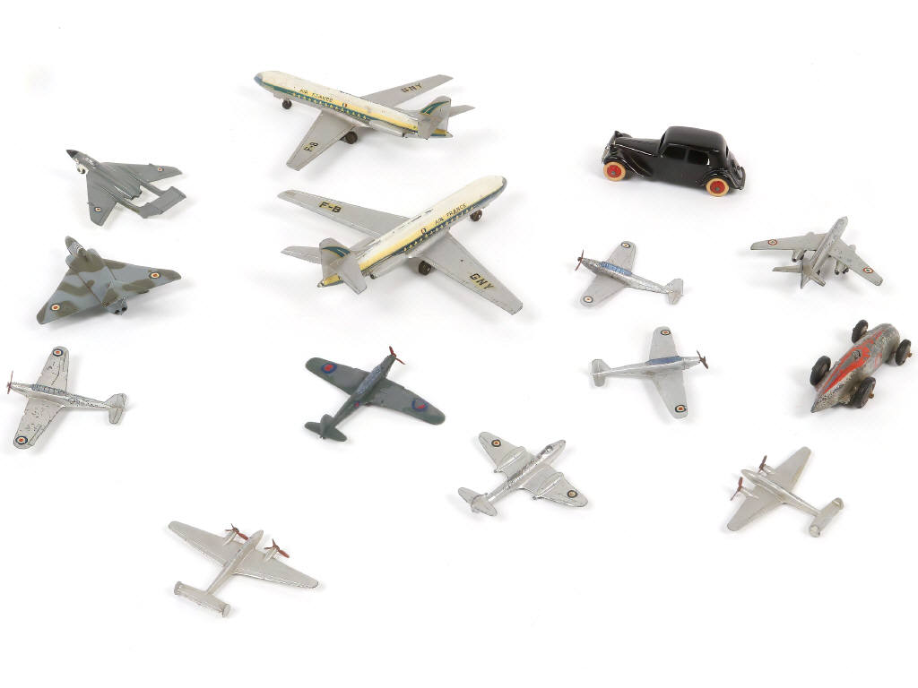 Lot 286 - DINKY TOYS (14)