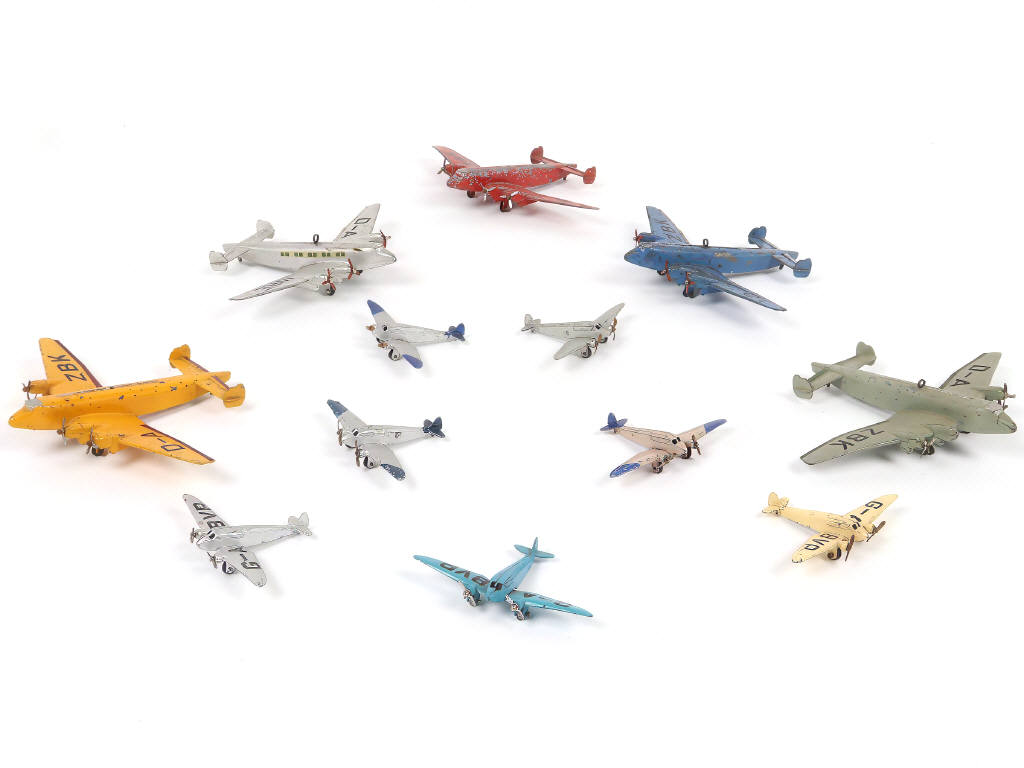 Lot 284 - DINKY TOYS (GB) (12)