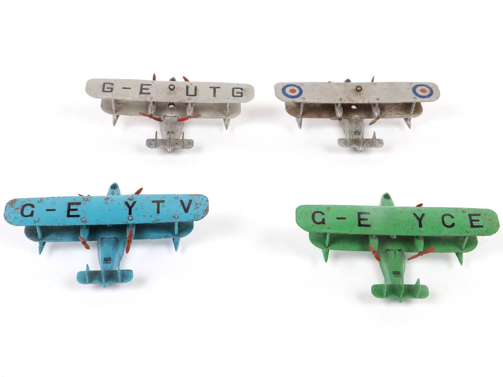 Lot 269 - DINKY TOYS (GB) (4)