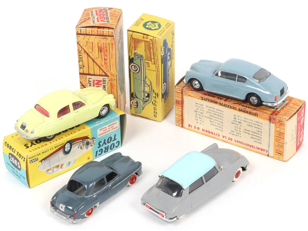 Lot 52 - DIVERS (4)
