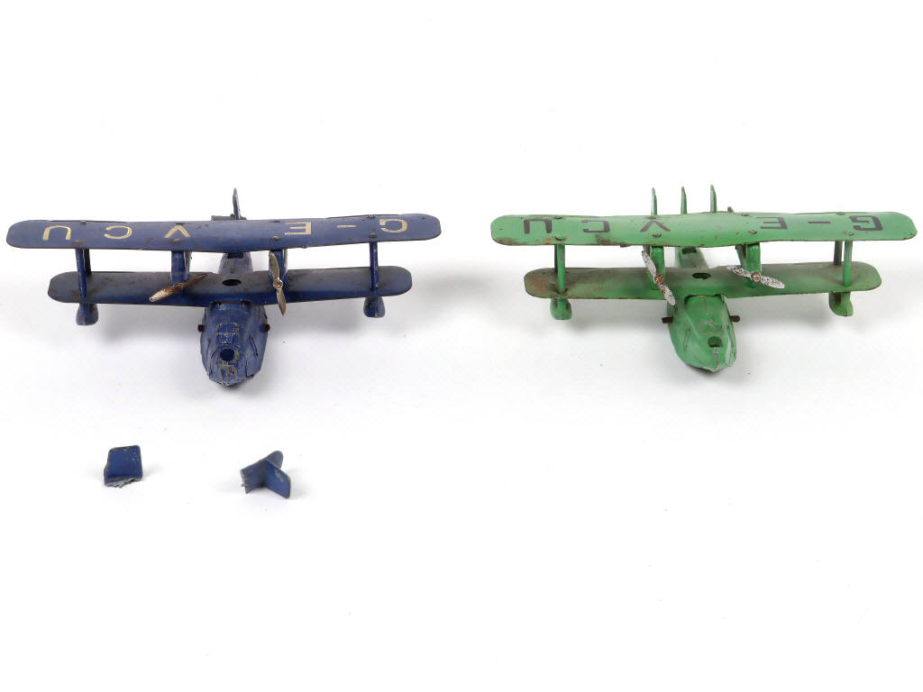 Lot 278 - DINKY TOYS (GB) (2)