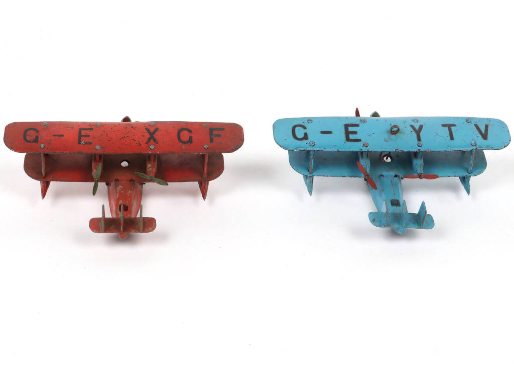 Lot 277 - DINKY TOYS (GB) (2)