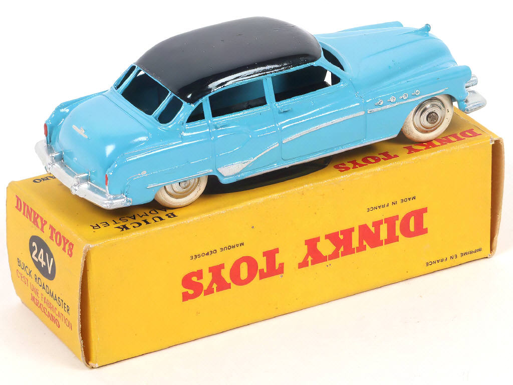 Lot 304 - DINKY TOYS (FRANCE) (1)