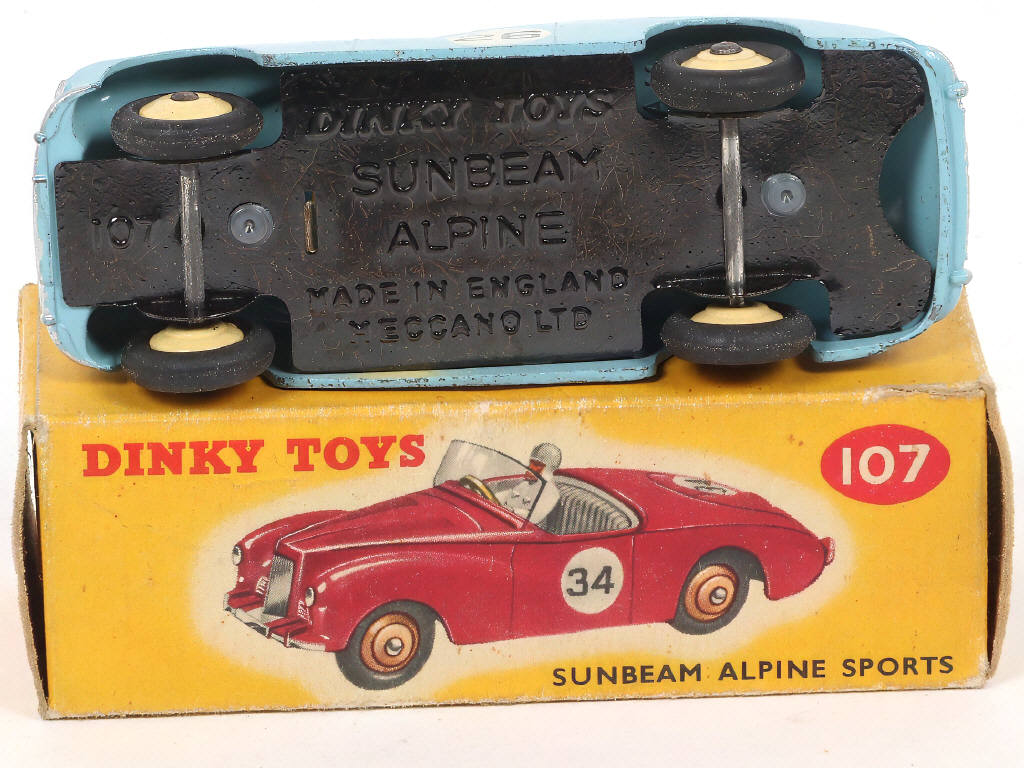 Lot 240 - DINKY TOYS (GB) (1)