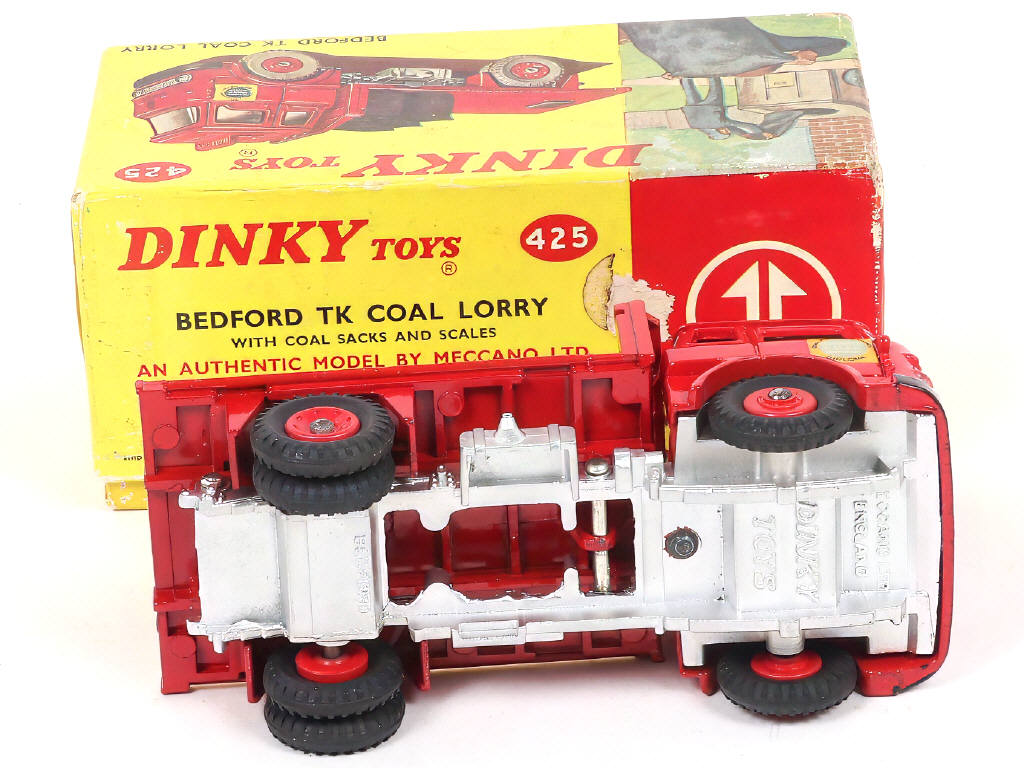 Lot 255 - DINKY TOYS (GB) (1)