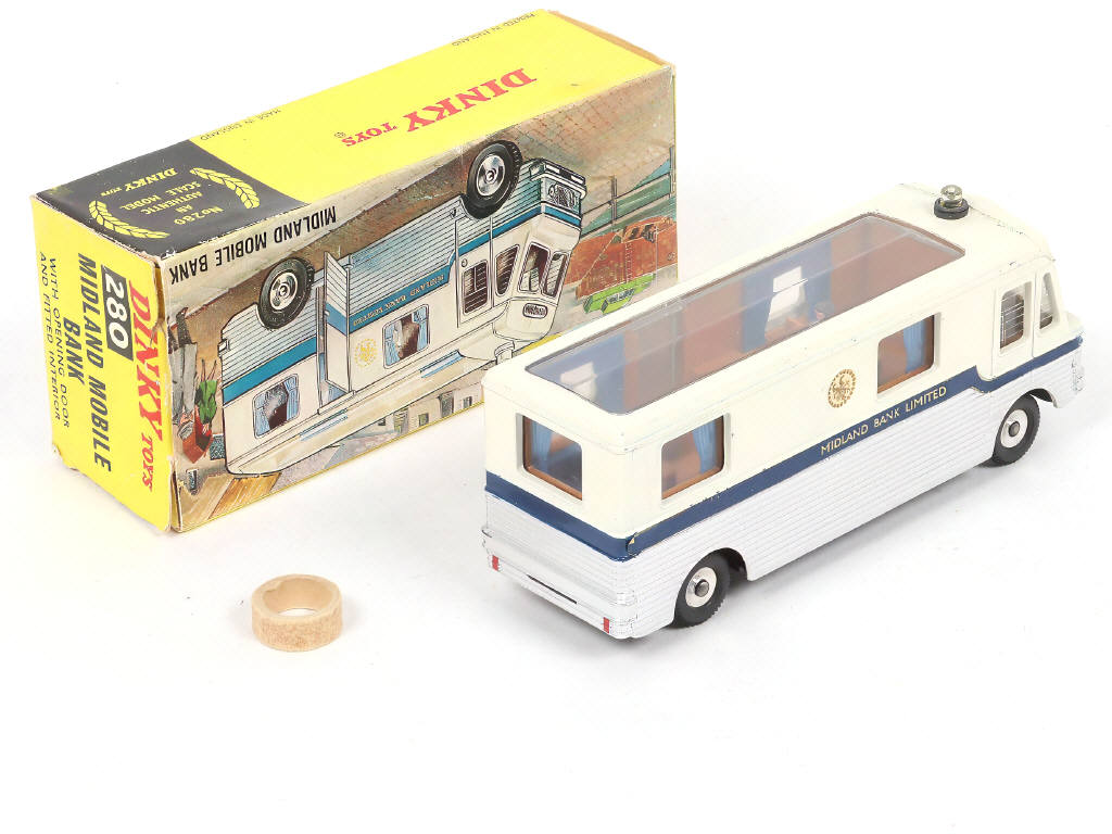 Lot 247 - DINKY TOYS (GB) (1)