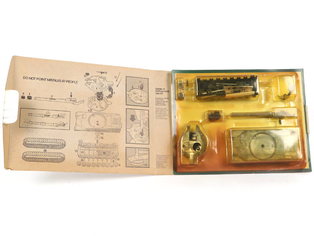 Lot 291 - DINKY TOYS (GB) (2)