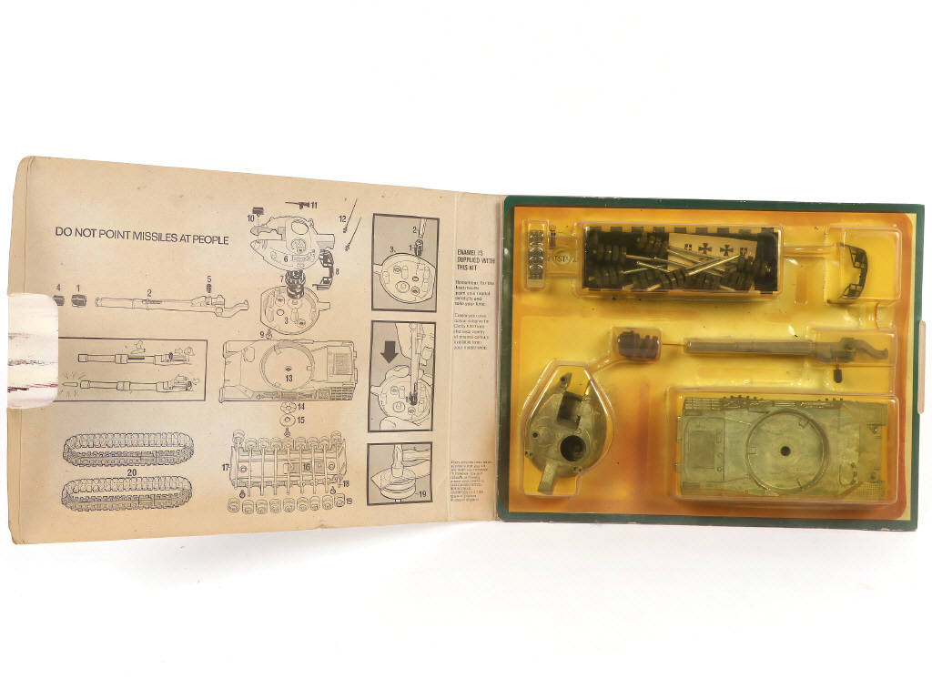 Lot 291 - DINKY TOYS (GB) (2)