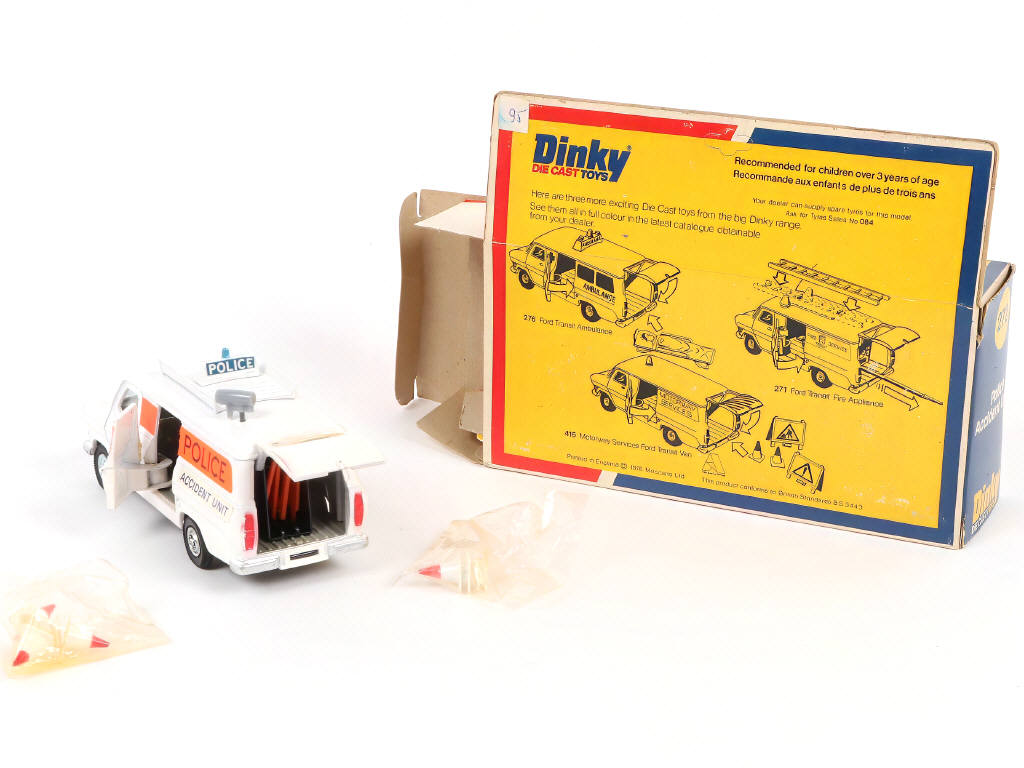 Lot 287 - DINKY TOYS (GB) (2)
